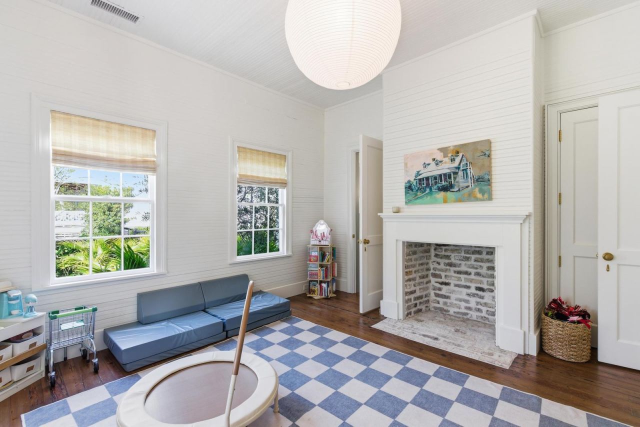 2320 Middle Street Photo 7