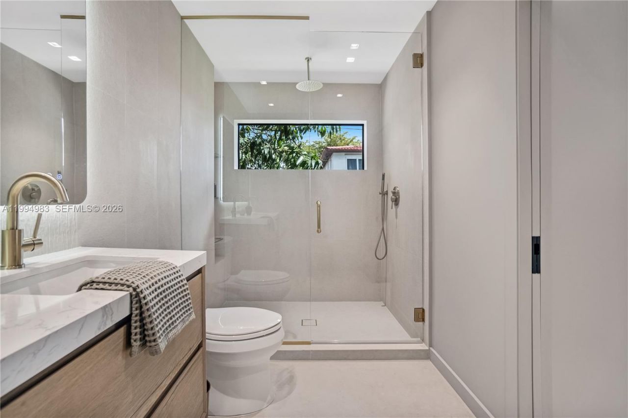 6207 SW 10th St , West Miami, FL 33144 Photo