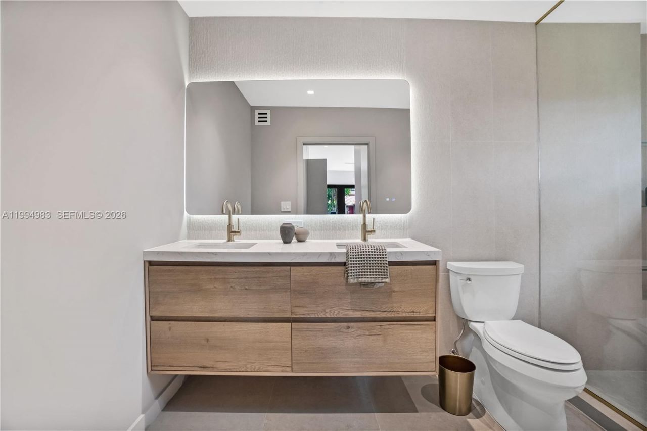 6207 SW 10th St , West Miami, FL 33144 Photo