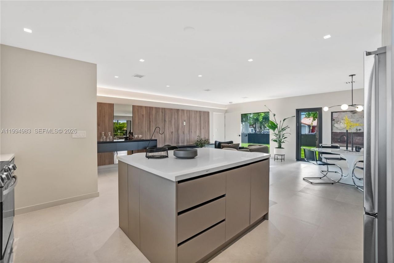 6207 SW 10th St , West Miami, FL 33144 Photo