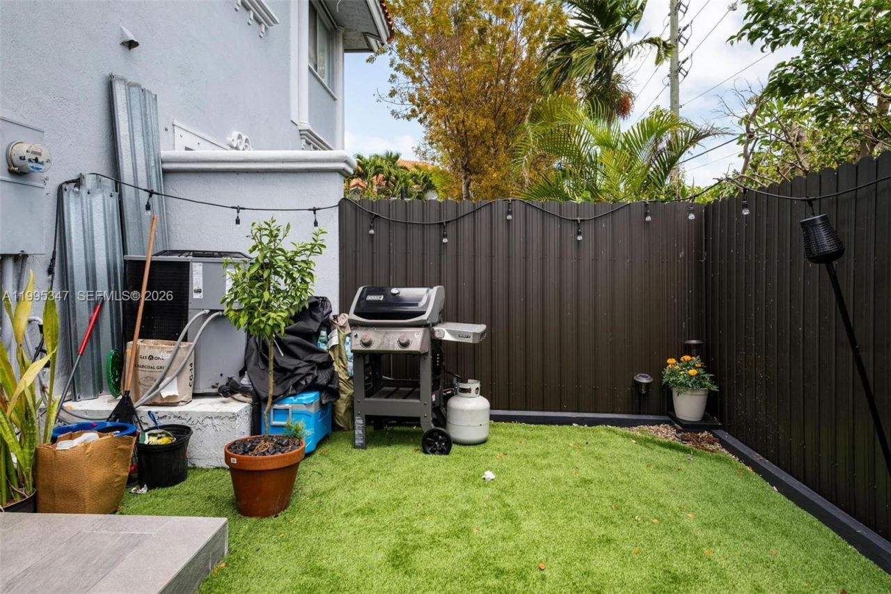 11667 NE 18th Dr, Unit 11667, North Miami, FL 33181 Photo