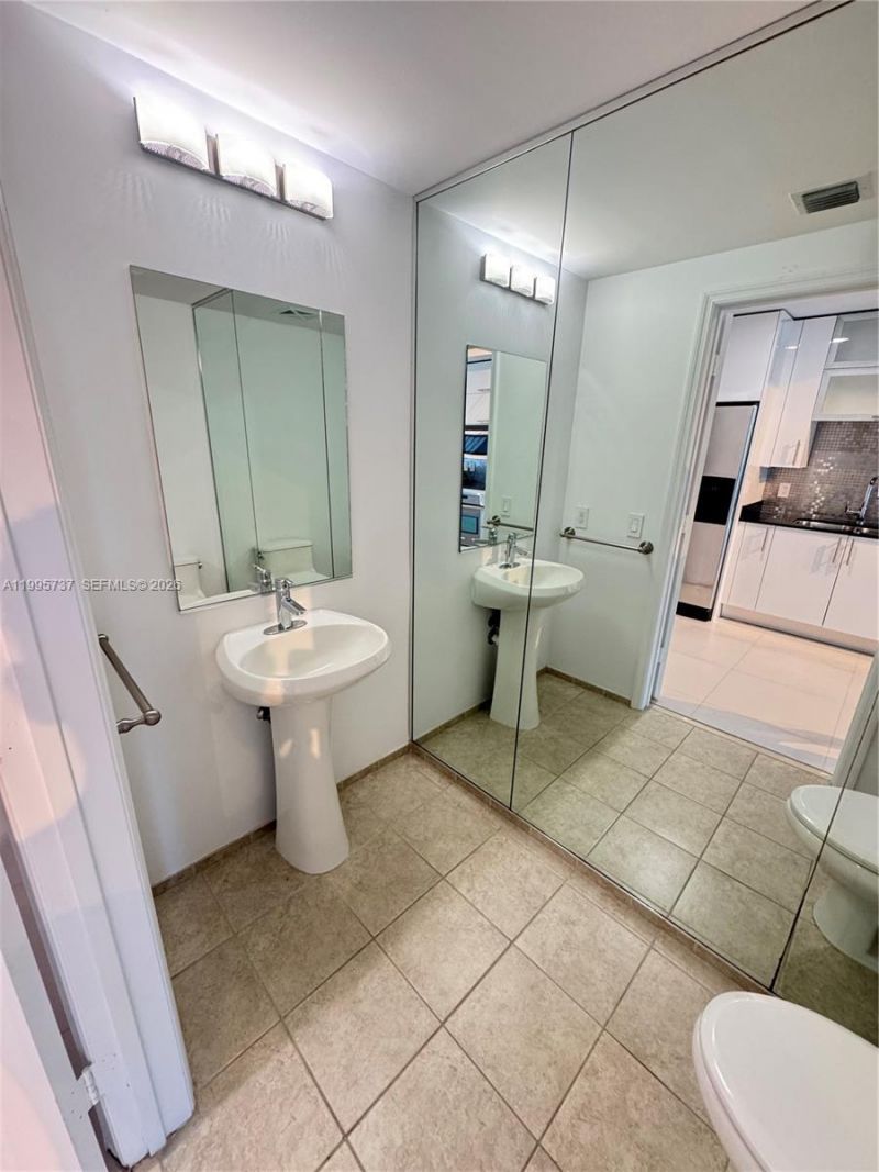 60 SW 13th St, Unit 2606, Miami, FL 33130 Photo