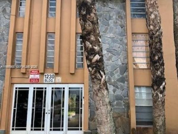 1230 W 54th St , Unit 305A, Hialeah, FL 33012