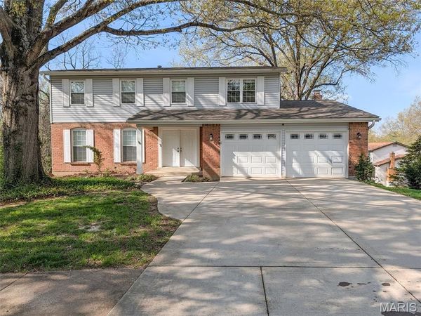 3 Silveroak Drive , Manchester, MO 63021