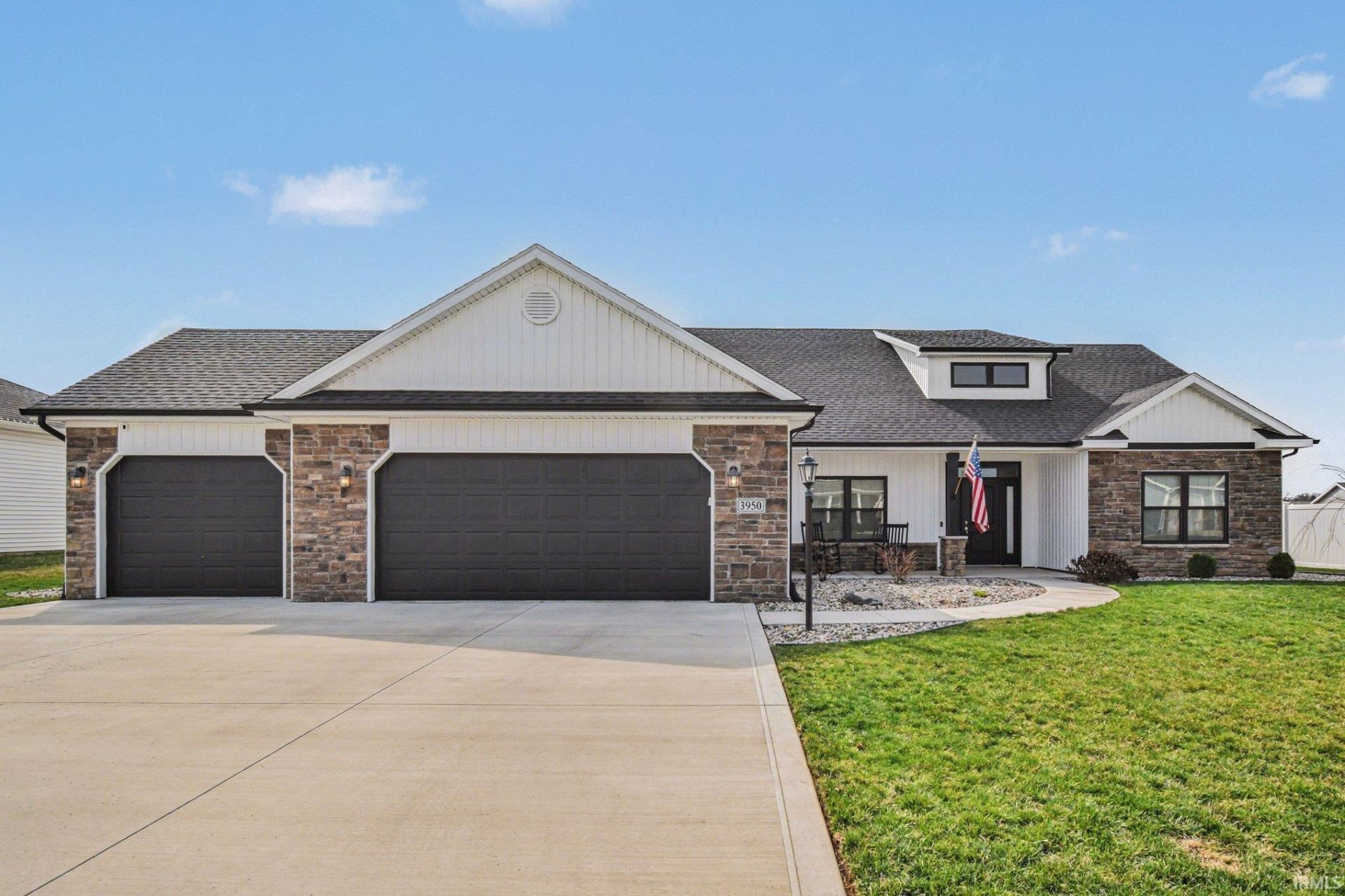 3950 Kings Pass, Warsaw, IN 46582 Main Photo