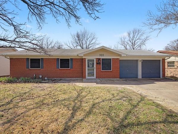 313 NW Jayellen Avenue, Burleson, TX 76028