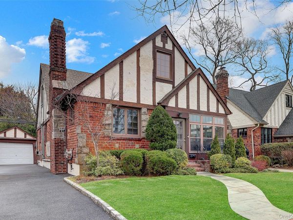 37 Fountain Avenue , Rockville Centre, NY 11570