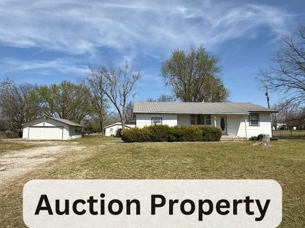 520 W Galer Avenue , Nowata, OK 74048