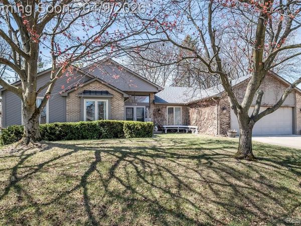 134 Eckford Drive, Troy, MI 48085