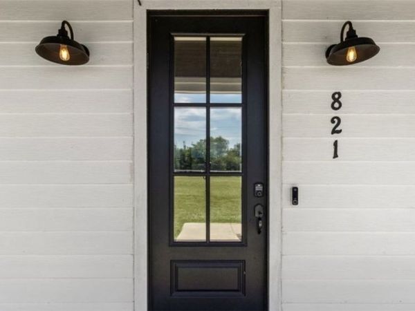 821 Silent Valley Road , Lockhart, TX 78644