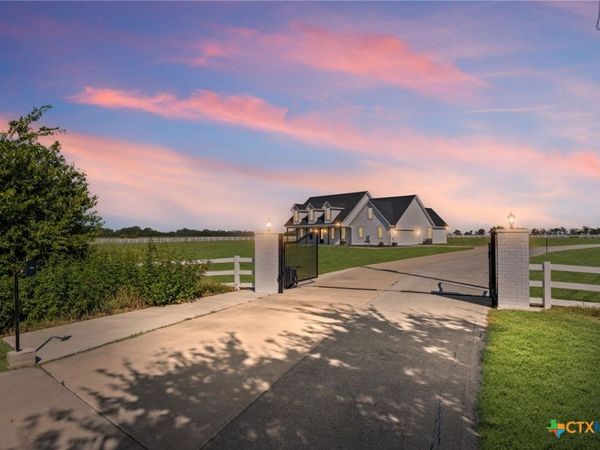 821 Silent Valley Road , Lockhart, TX 78644