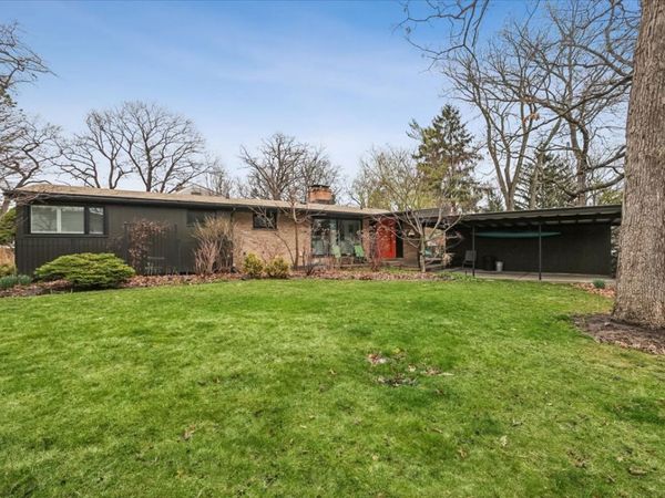 214 Hancock Avenue , Lake Bluff, IL 60044