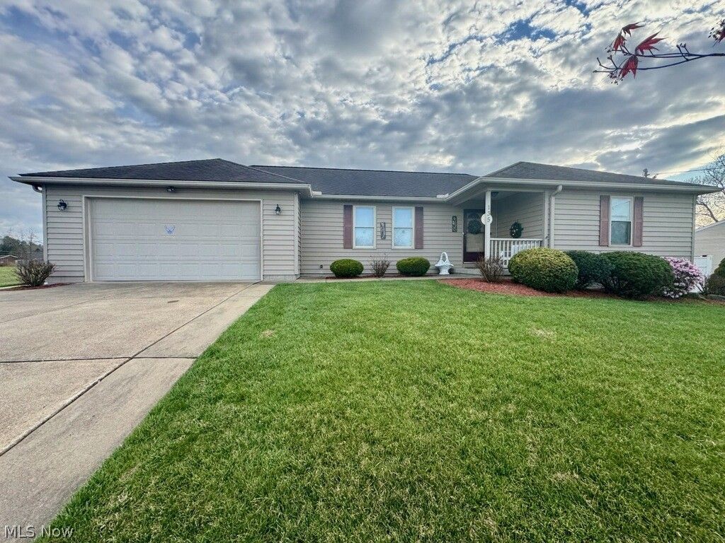 135 Meadow Lane, Parkersburg, WV 26101 Main Photo