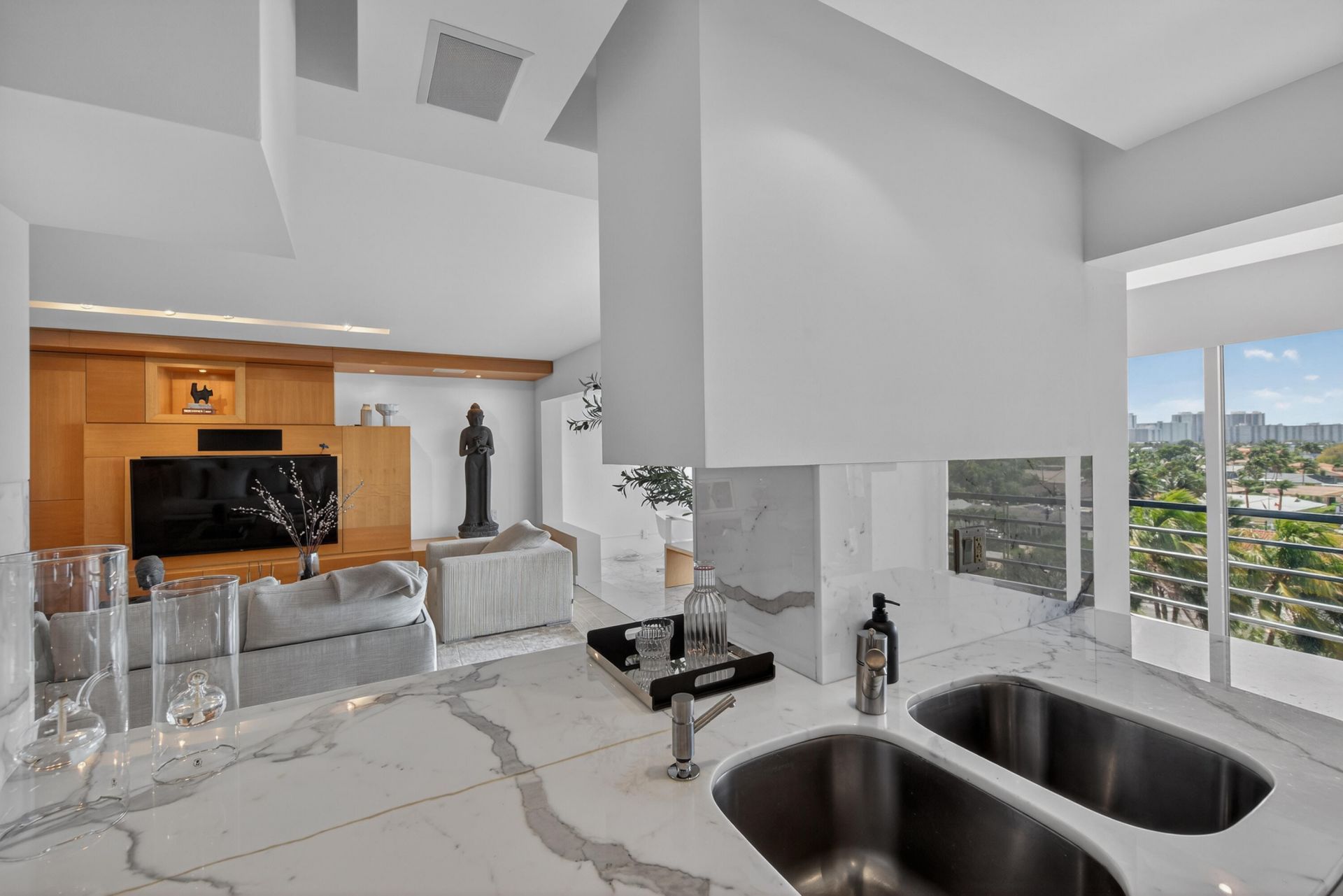 3050 NE 47th Court Ne, Unit 607, Fort Lauderdale, FL 33308 Photo