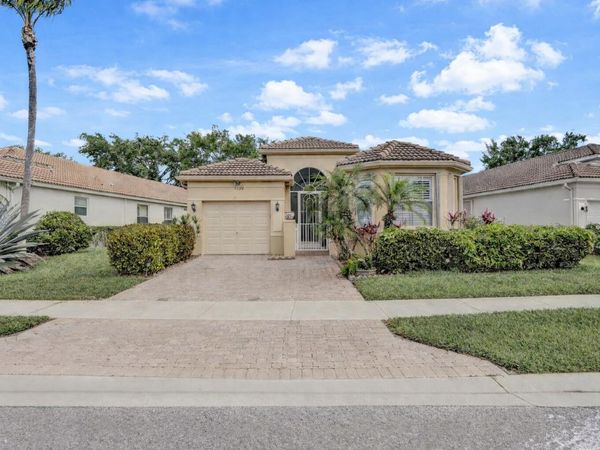 7229 Cataluna Circle, Delray Beach, FL 33446