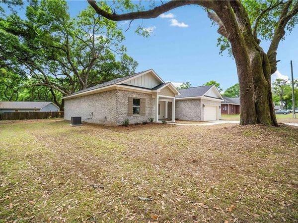 7051 Country Oaks Drive , Irvington, AL 36544