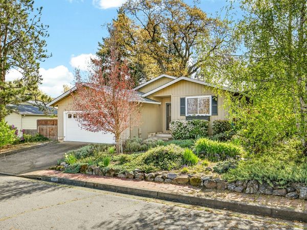 760 Oak Knoll Drive, Ashland, OR 97520