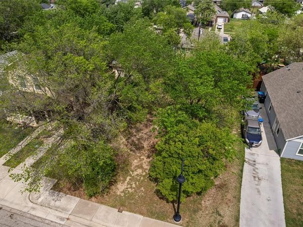 1013 E Hattie Street, Fort Worth, TX 76104