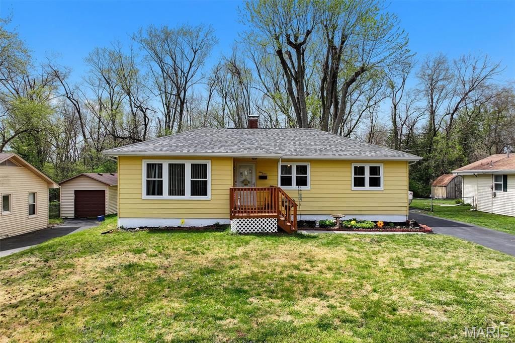 912 Dina Avenue, Collinsville, IL 62234 Main Photo