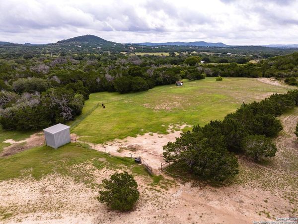 475 Stoney Hill, Pipe Creek, TX 78063