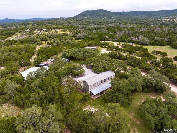 475 Stoney Hill, Pipe Creek, TX 78063