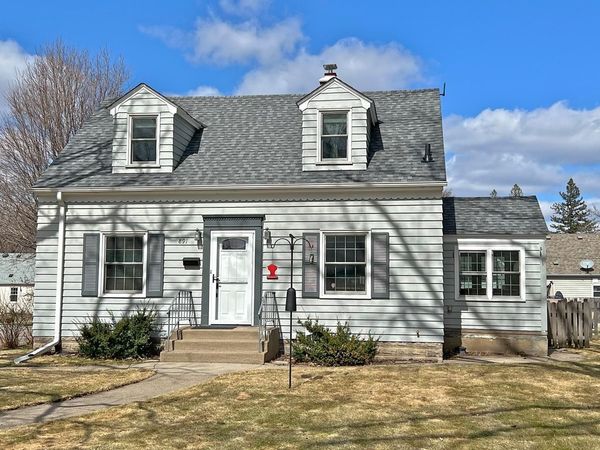 891 Nebraska Avenue W, Saint Paul, MN 55117