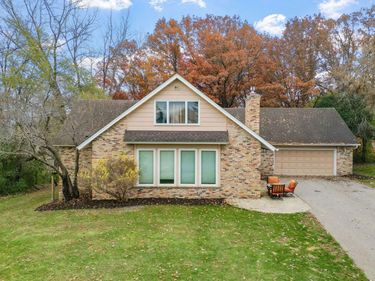 71 Deer Hills Court, North Oaks, MN 55127