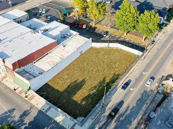 102 N Main Street , Russellville, KY 42276