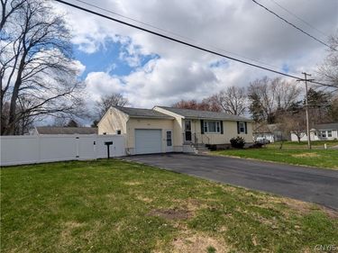 421 Wells Avenue W, North Syracuse, NY 13212