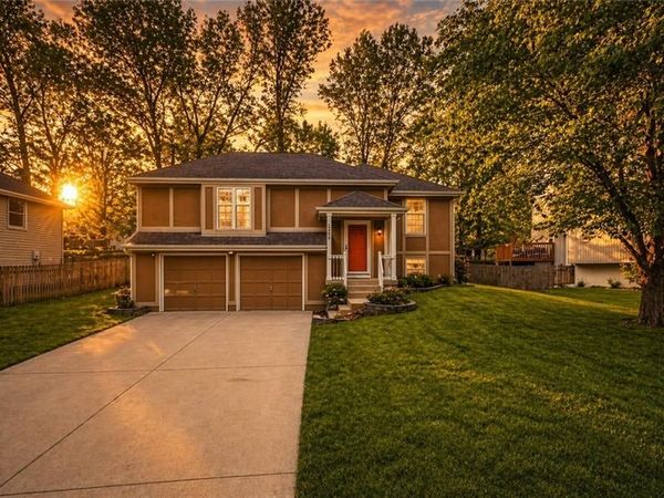 2405 NE Carousel Circle, Lee's Summit, MO 64086