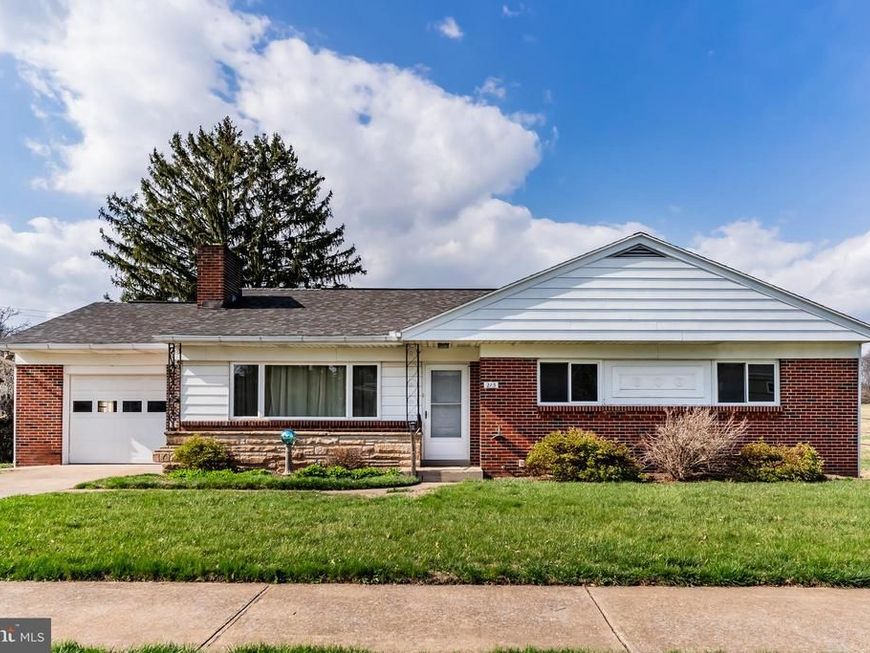 213 Sunset Drive, New Cumberland, PA 17070 Main Photo