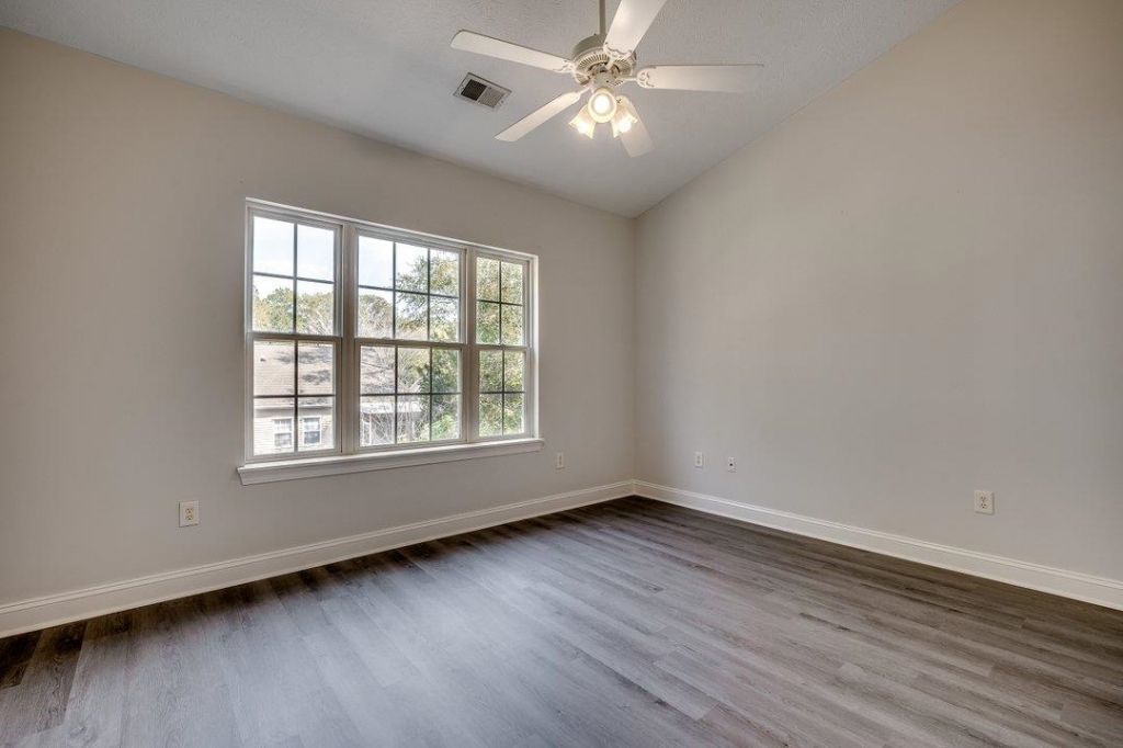 999 Algonquin Dr. Photo 15