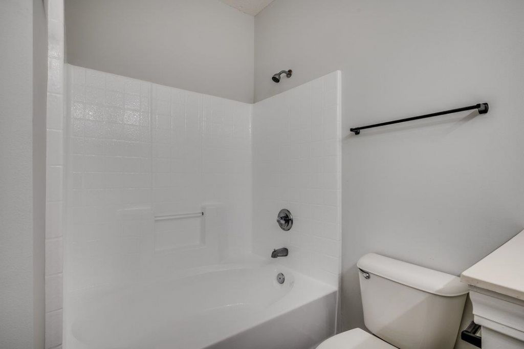 999 Algonquin Dr. Photo 18