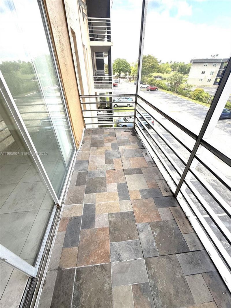 4848 NW 24th Ct, Unit 325, Lauderdale Lakes, FL 33313 Photo