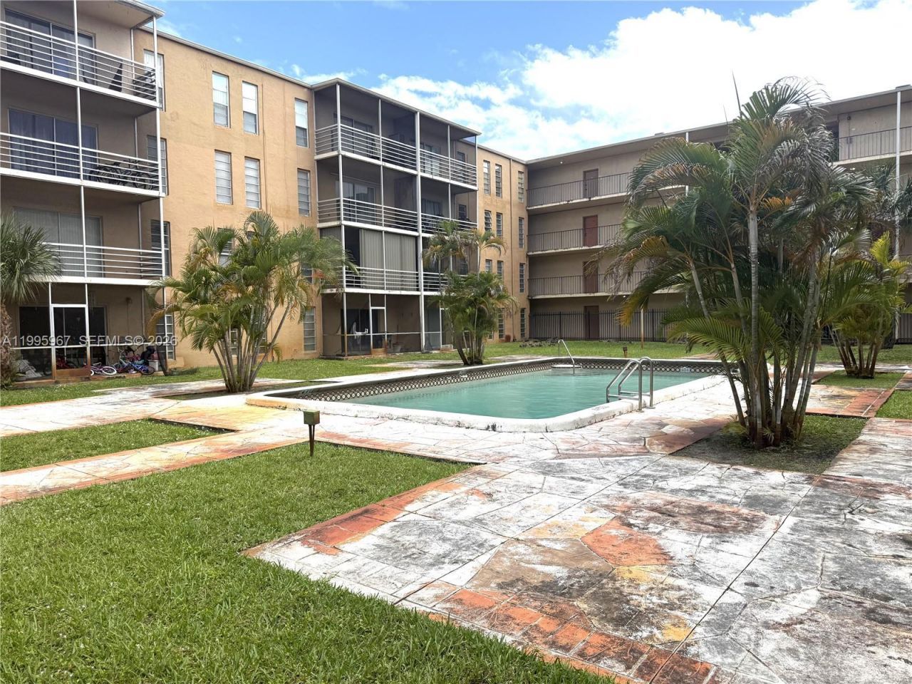 4848 NW 24th Ct, Unit 325, Lauderdale Lakes, FL 33313 Photo
