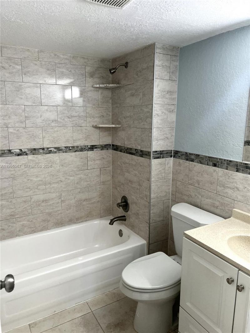 4848 NW 24th Ct, Unit 325, Lauderdale Lakes, FL 33313 Photo