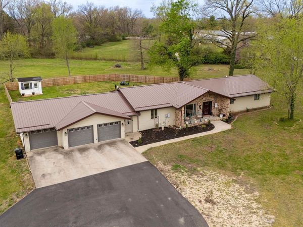 917 Dorris Heights Road, Harrisburg, IL 62946