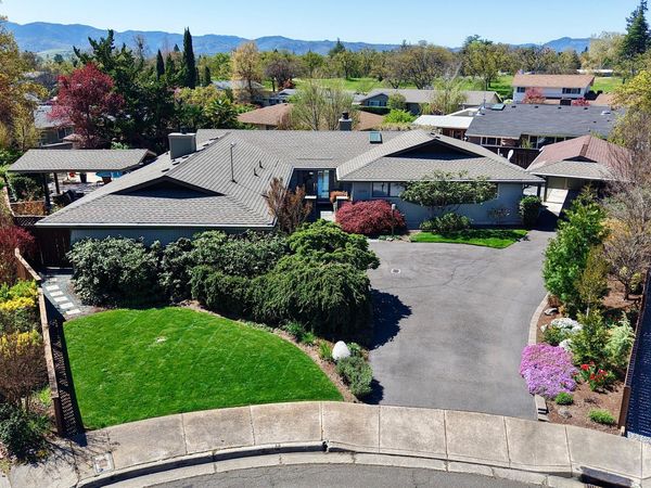 2424 Pembroke Circle, Medford, OR 97504