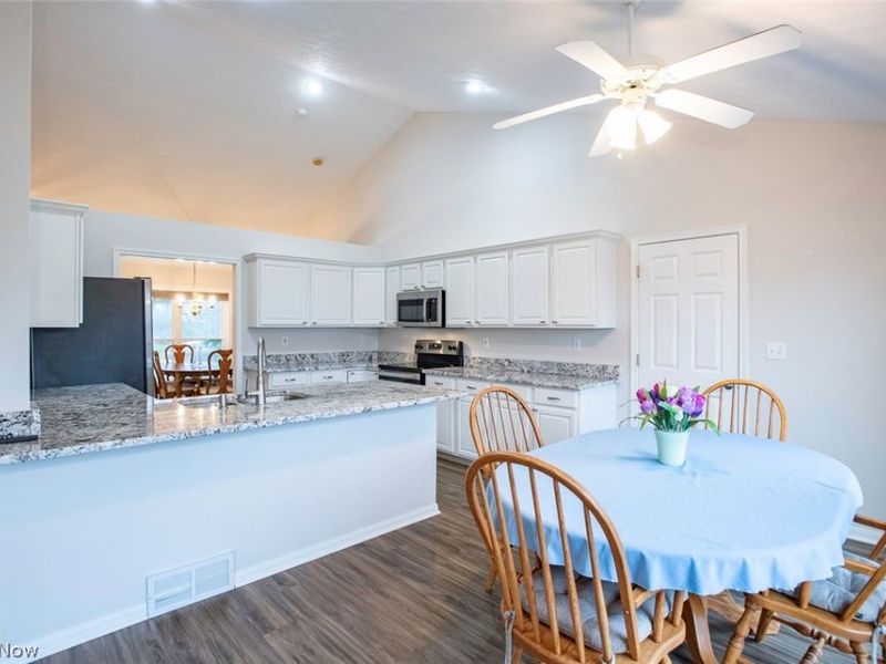 2052 Glenmont Drive , Brunswick, OH 44212 Photo 11