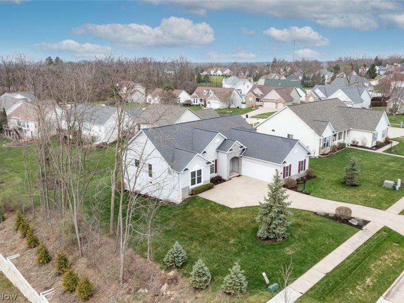 2052 Glenmont Drive , Brunswick, OH 44212 Photo 2