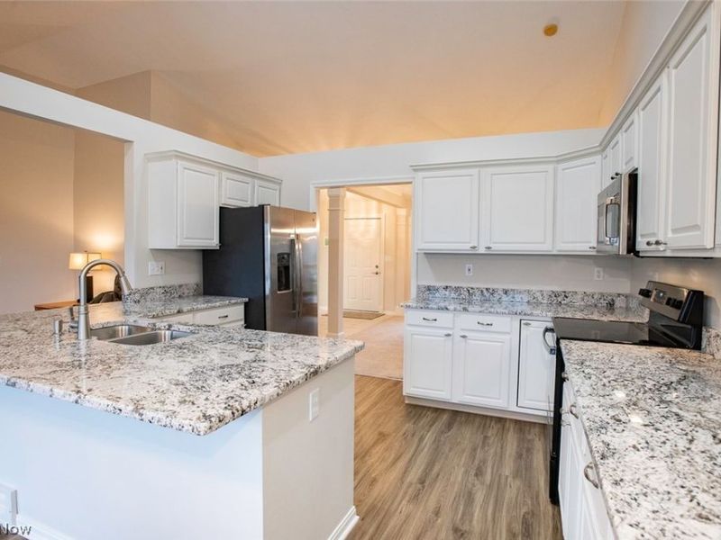 2052 Glenmont Drive , Brunswick, OH 44212 Photo 6