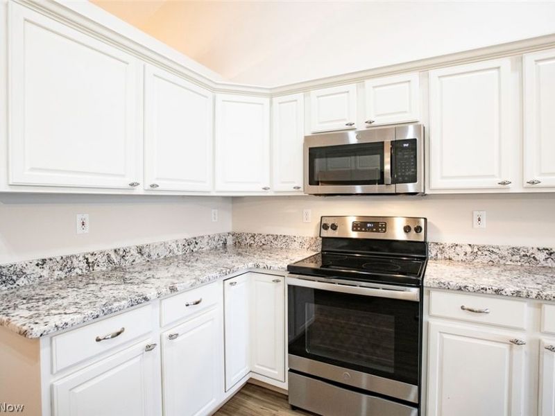 2052 Glenmont Drive , Brunswick, OH 44212 Photo 7