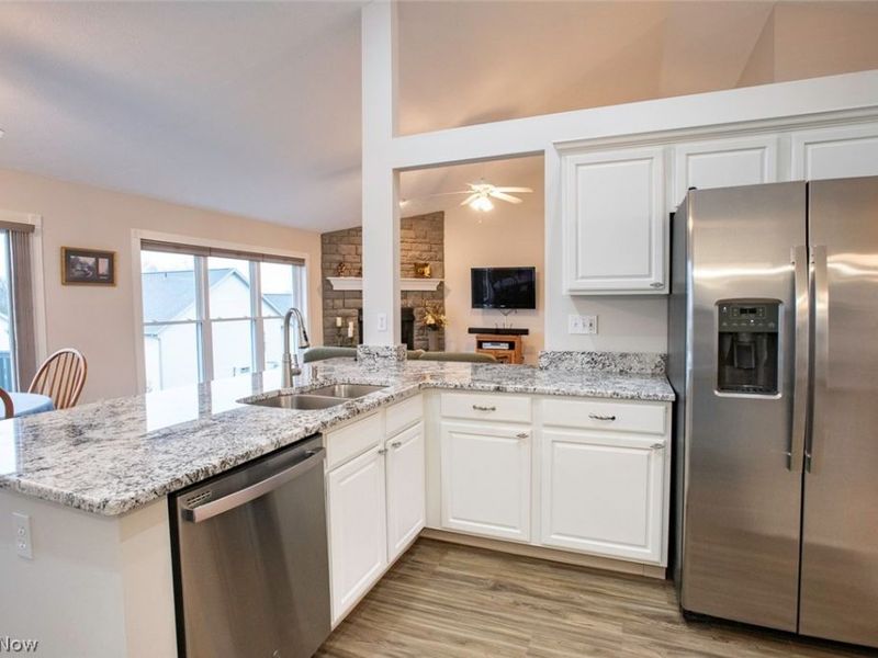 2052 Glenmont Drive , Brunswick, OH 44212 Photo 8