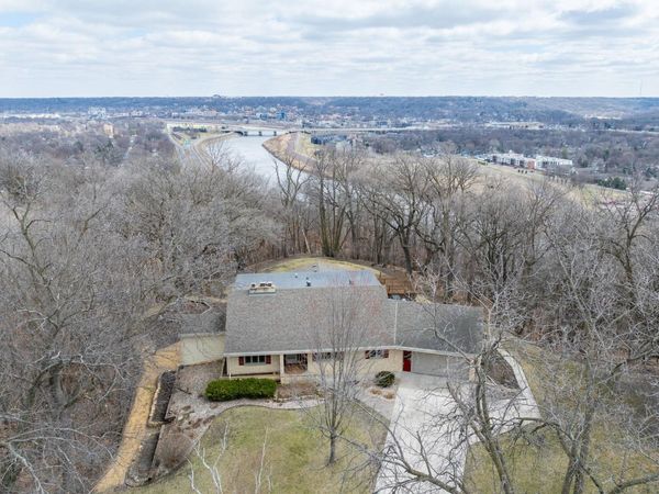 2000 Roe Crest Drive , North Mankato, MN 56003