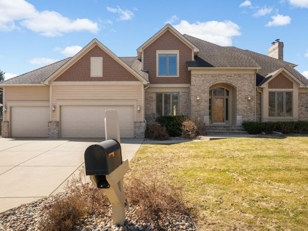 7628 Auto Club Circle, Bloomington, MN 55438