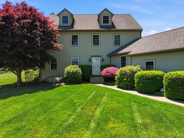 17 Stoneybrook Rd, Grafton, MA 01536