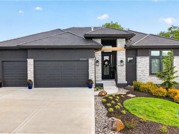 27253 W 100th Terrace, Olathe, KS 66061