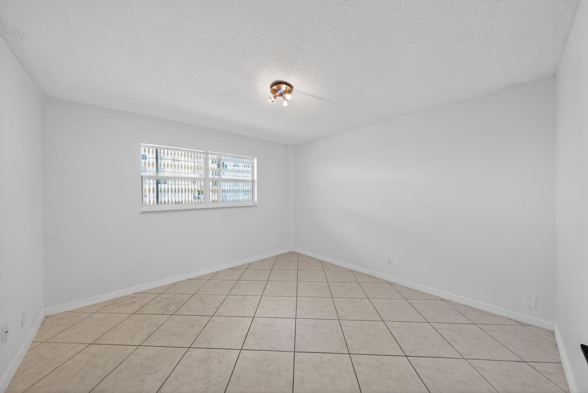 400 Golden Isles Drive, Unit 37, Hallandale Beach, FL 33009 Photo