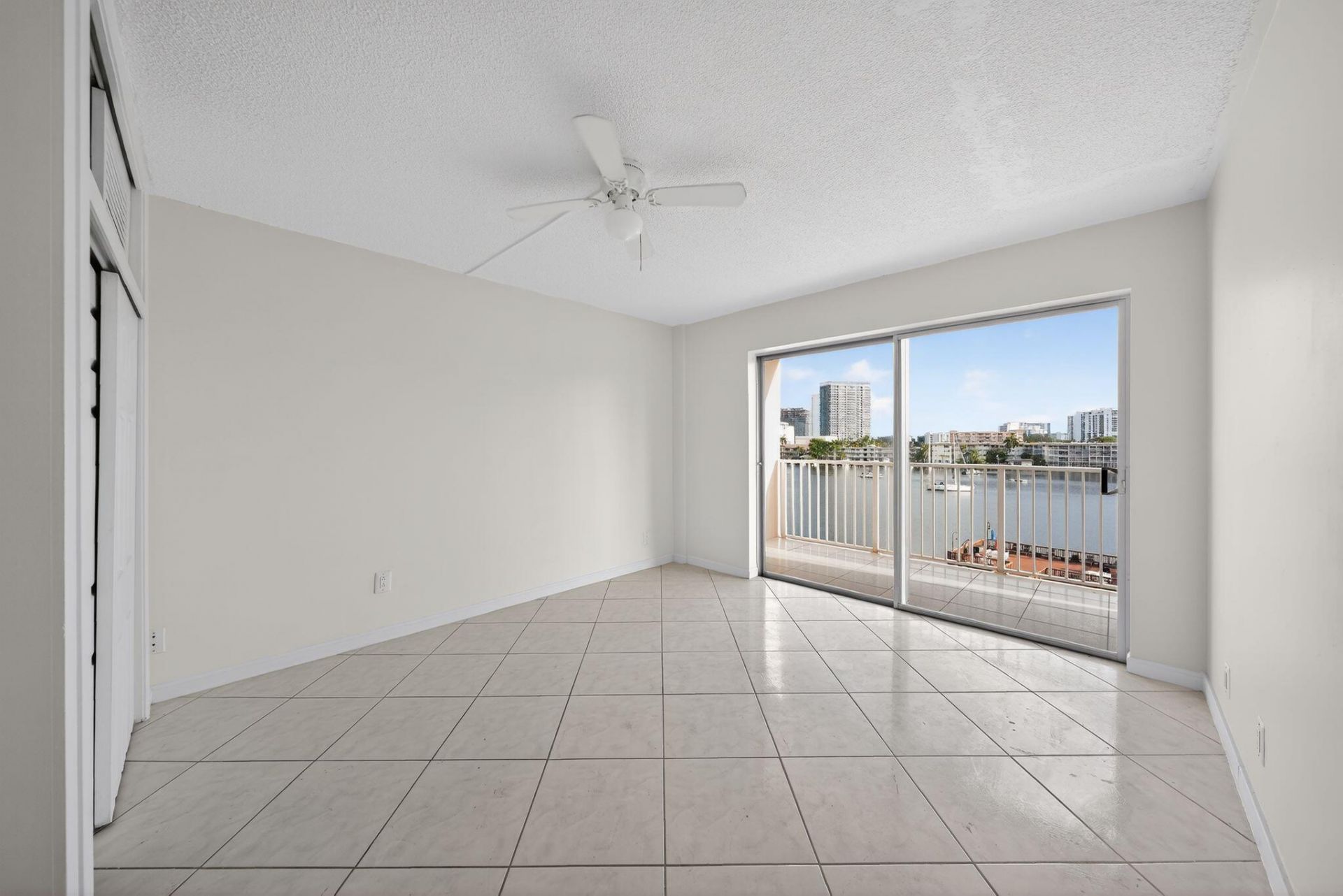 400 Golden Isles Drive, Unit 37, Hallandale Beach, FL 33009 Photo