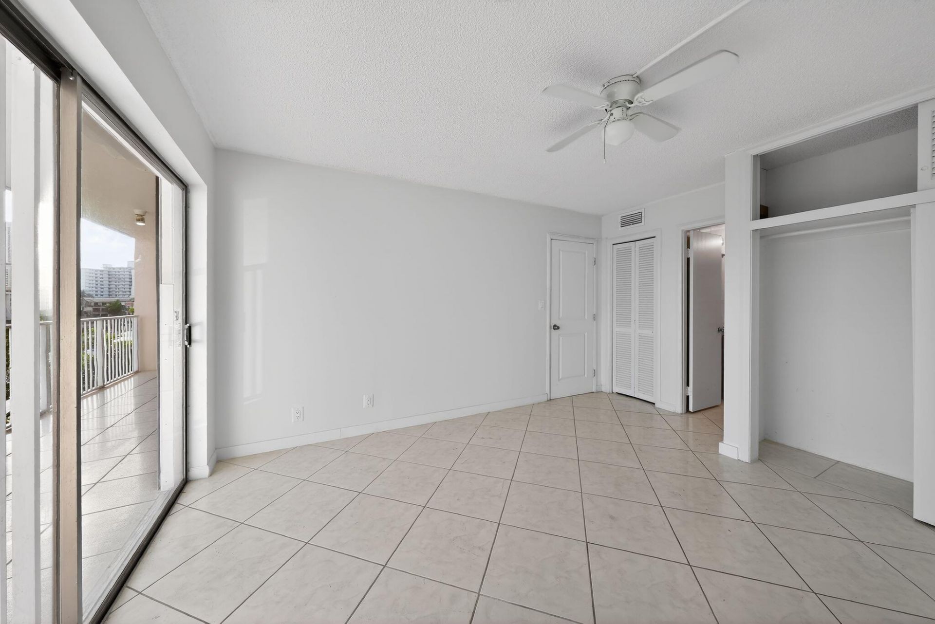 400 Golden Isles Drive, Unit 37, Hallandale Beach, FL 33009 Photo